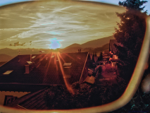 BlickDurchDieSonnenbrille-Suedtirol