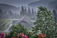 Regen-Sturm-ueber-Terenten-Suedtirol-Pustertal