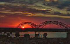 Dolly-Parton-Bruecke-in-Memphis-TN-Sonnenuntergang